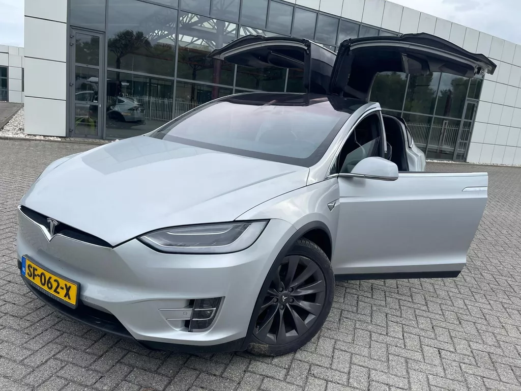 Tesla Model X 75D Base 6p. TREKHAAK APK NAP 1E EIGENAAR