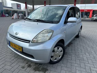 Daihatsu Sirion 2 1.0-12V Premium 86DKM MET NAP NIEUWE APK